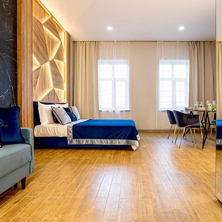 Central Family Boutique Apartments 2 Leopoli Esterno foto