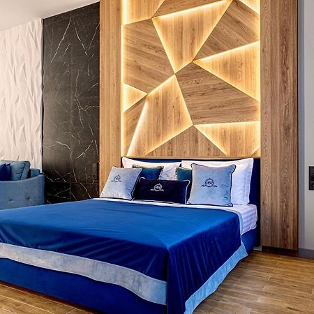Central Family Boutique Apartments 2 Leopoli Esterno foto