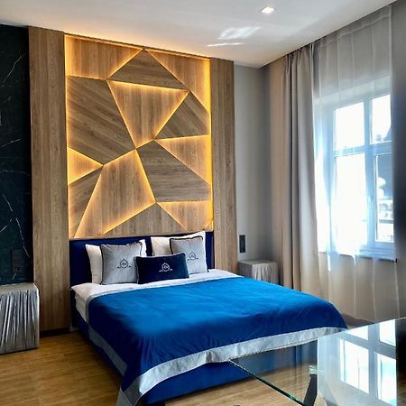 Central Family Boutique Apartments 2 Leopoli Esterno foto