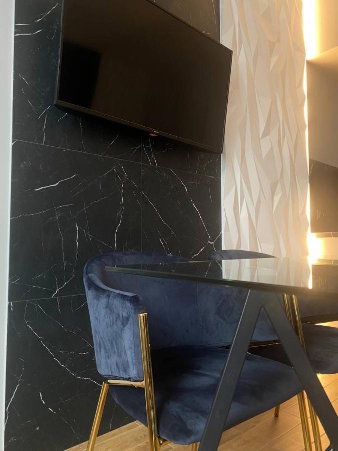 Central Family Boutique Apartments 2 Leopoli Esterno foto
