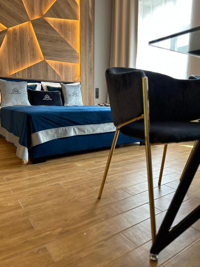 Central Family Boutique Apartments 2 Leopoli Esterno foto