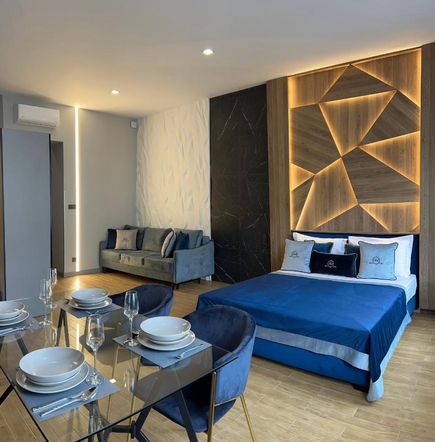 Central Family Boutique Apartments 2 Leopoli Esterno foto