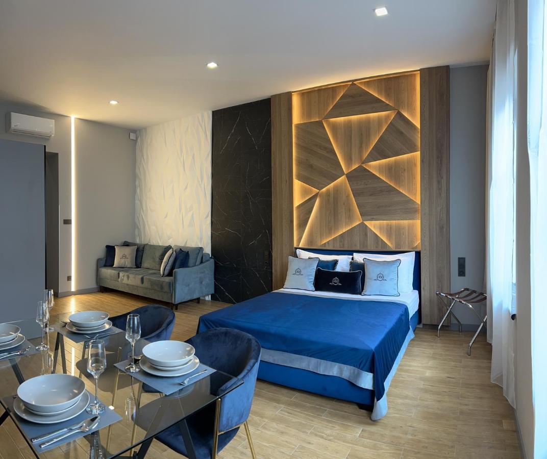 Central Family Boutique Apartments 2 Leopoli Esterno foto