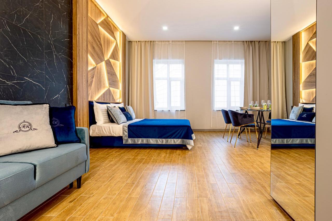Central Family Boutique Apartments 2 Leopoli Esterno foto