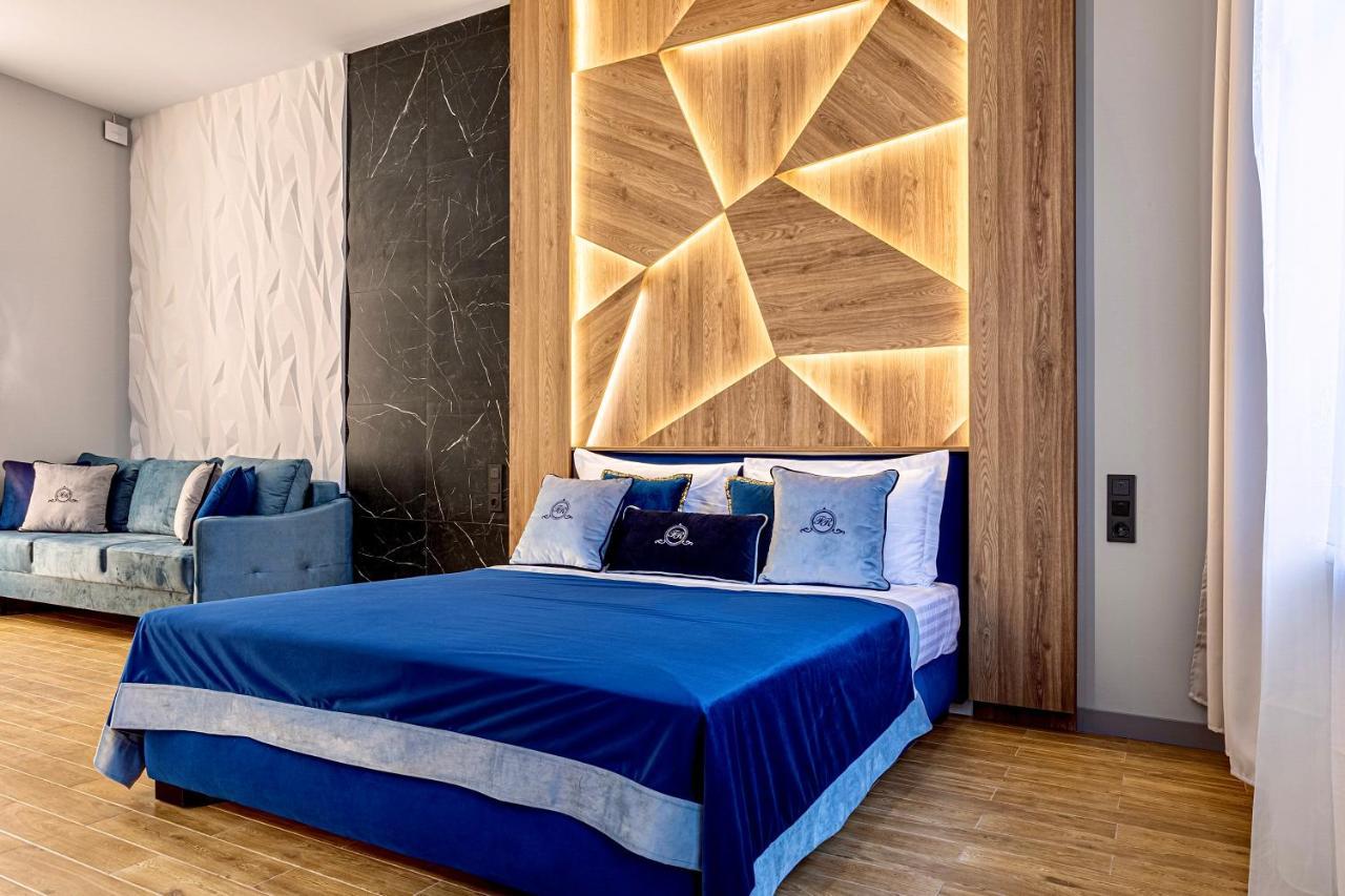 Central Family Boutique Apartments 2 Leopoli Esterno foto