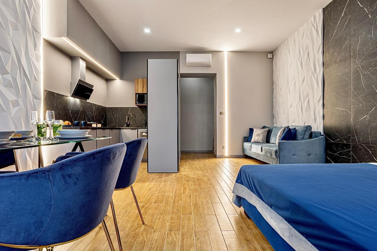 Central Family Boutique Apartments 2 Leopoli Esterno foto