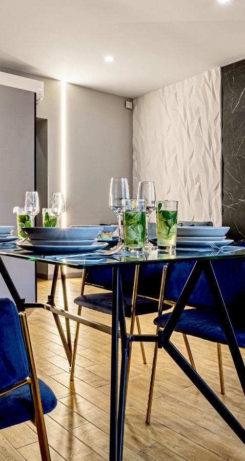 Central Family Boutique Apartments 2 Leopoli Esterno foto
