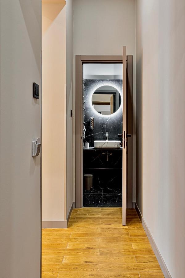 Central Family Boutique Apartments 2 Leopoli Esterno foto