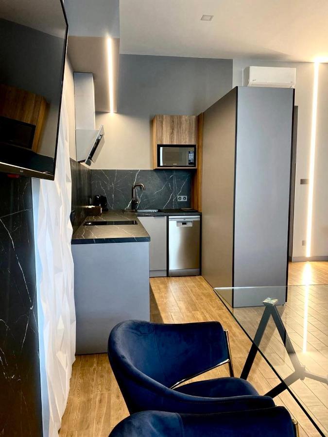 Central Family Boutique Apartments 2 Leopoli Esterno foto