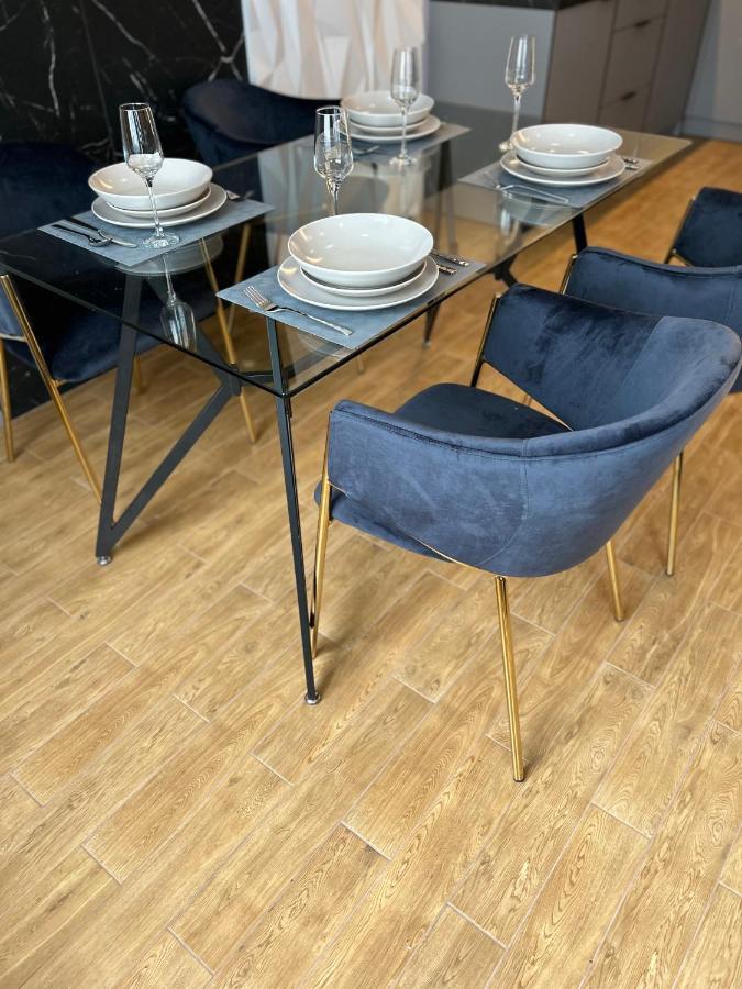 Central Family Boutique Apartments 2 Leopoli Esterno foto