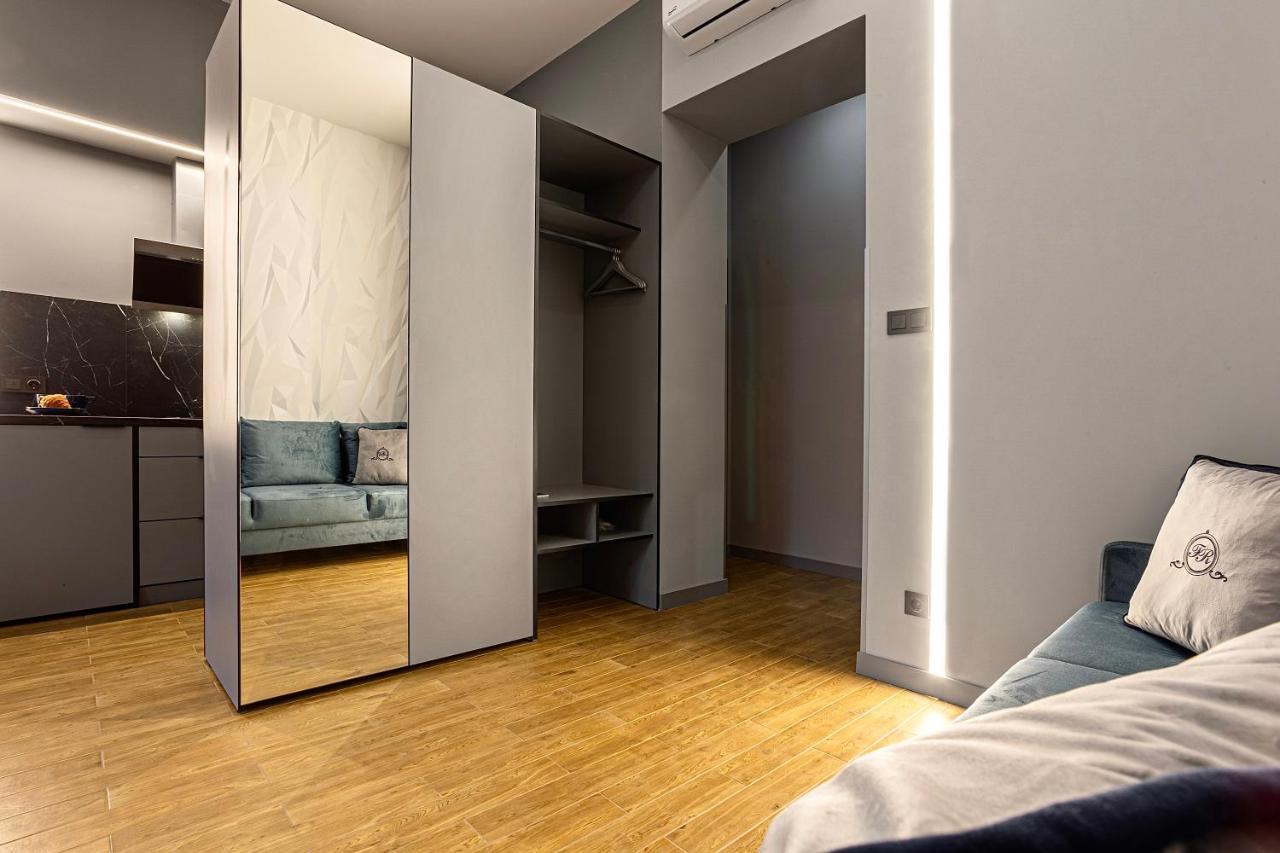 Central Family Boutique Apartments 2 Leopoli Esterno foto