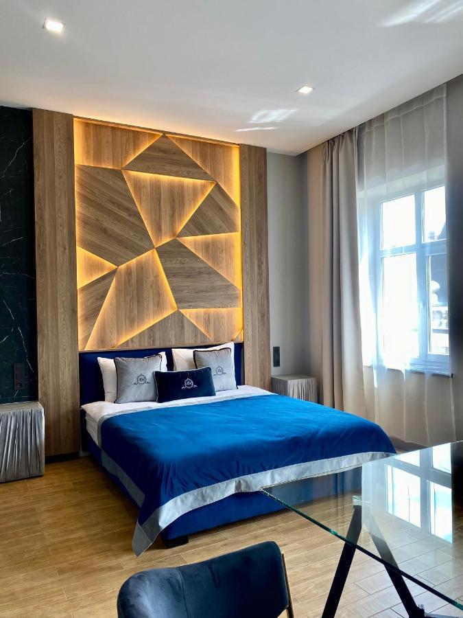 Central Family Boutique Apartments 2 Leopoli Esterno foto